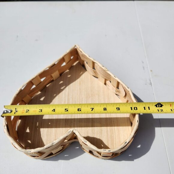 New Heart Shaped Basket Easter Basket Valentines Day Stocking Stuffer Gift Baske - Picture 6 of 8